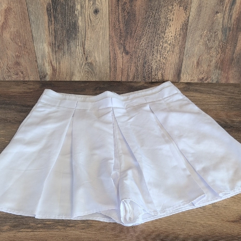 Southern Proper White Pleated Vintage Skirt Size 4                        M214